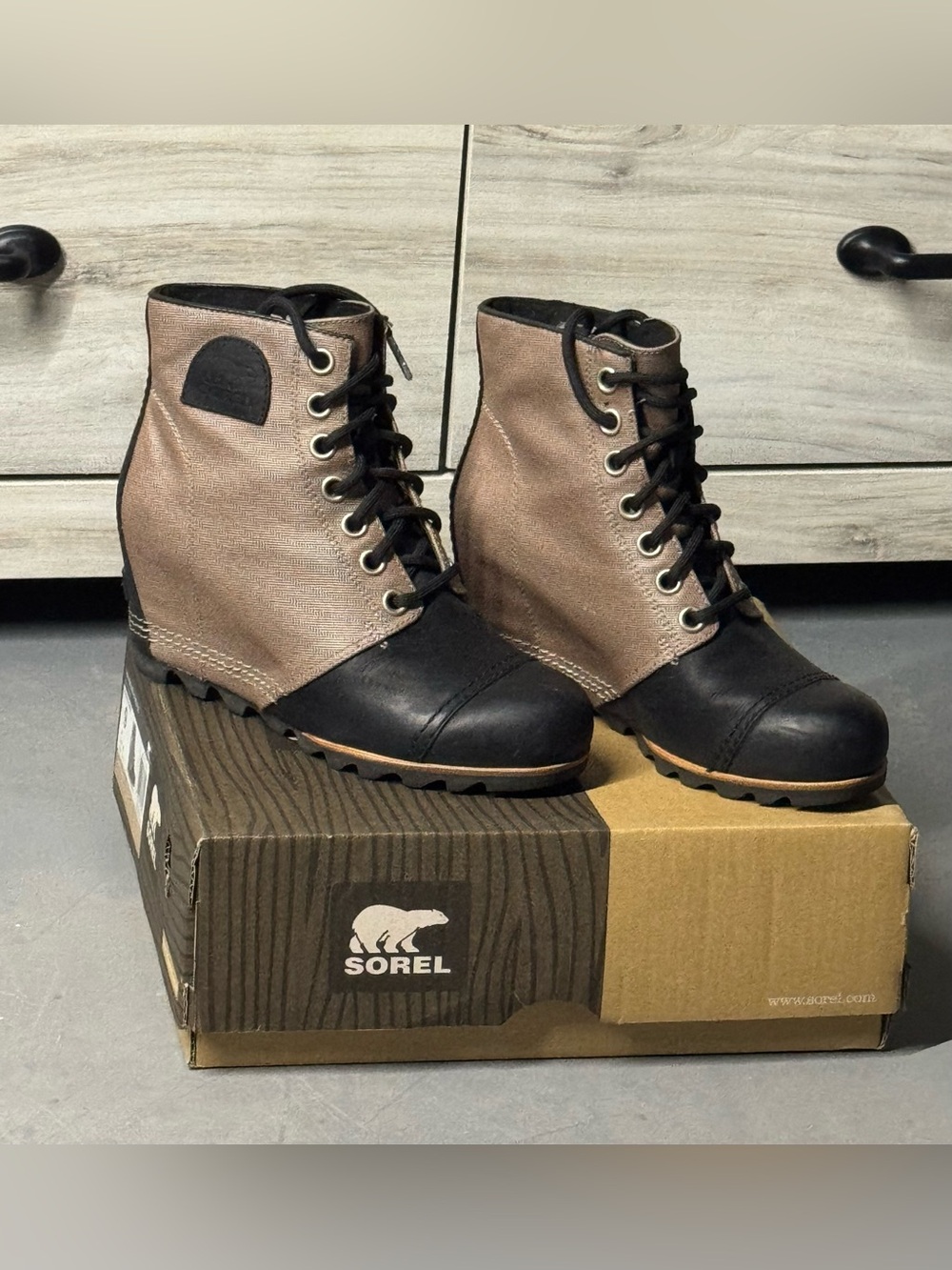 Sorel Women’s Two-Tone Lace-Up Wedge Boot - Black & Brown Size 9